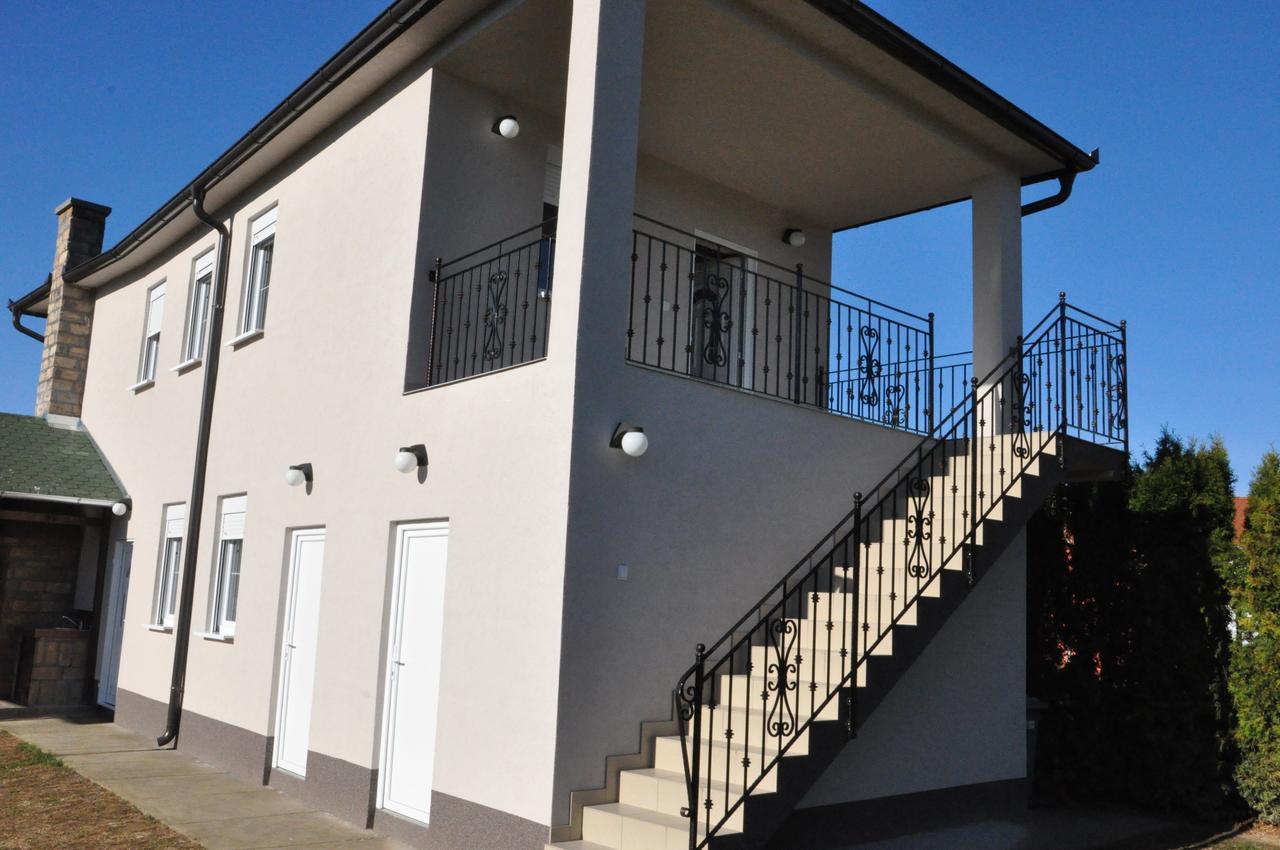 Aria Lux Apartmani Врдник Экстерьер фото